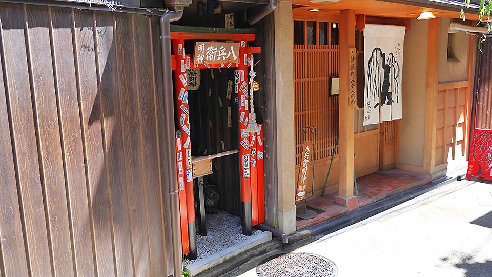 京都 河原町的隱藏小景點 祭拜狸貓神的 八兵衛明神 神社 惊奇日本蒐發你